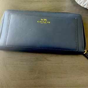 Coach zippy wallet